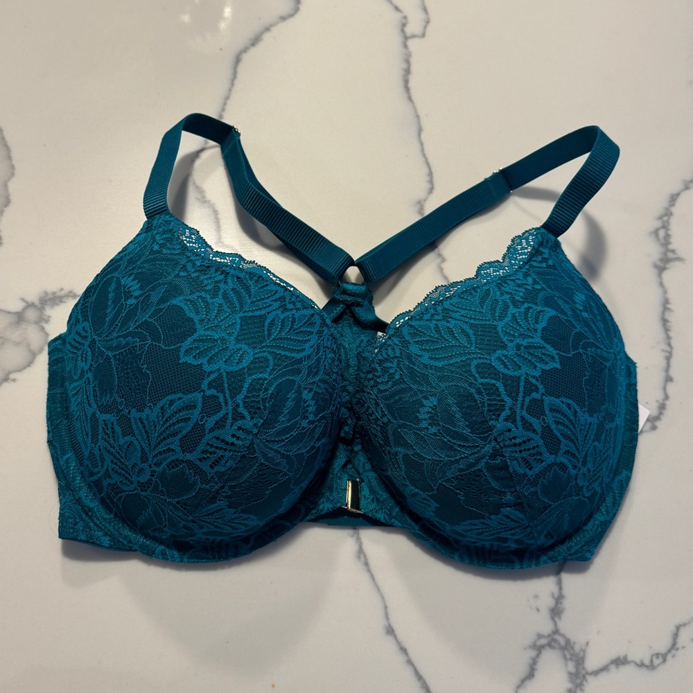 NWT Lace Front-Clip Bra